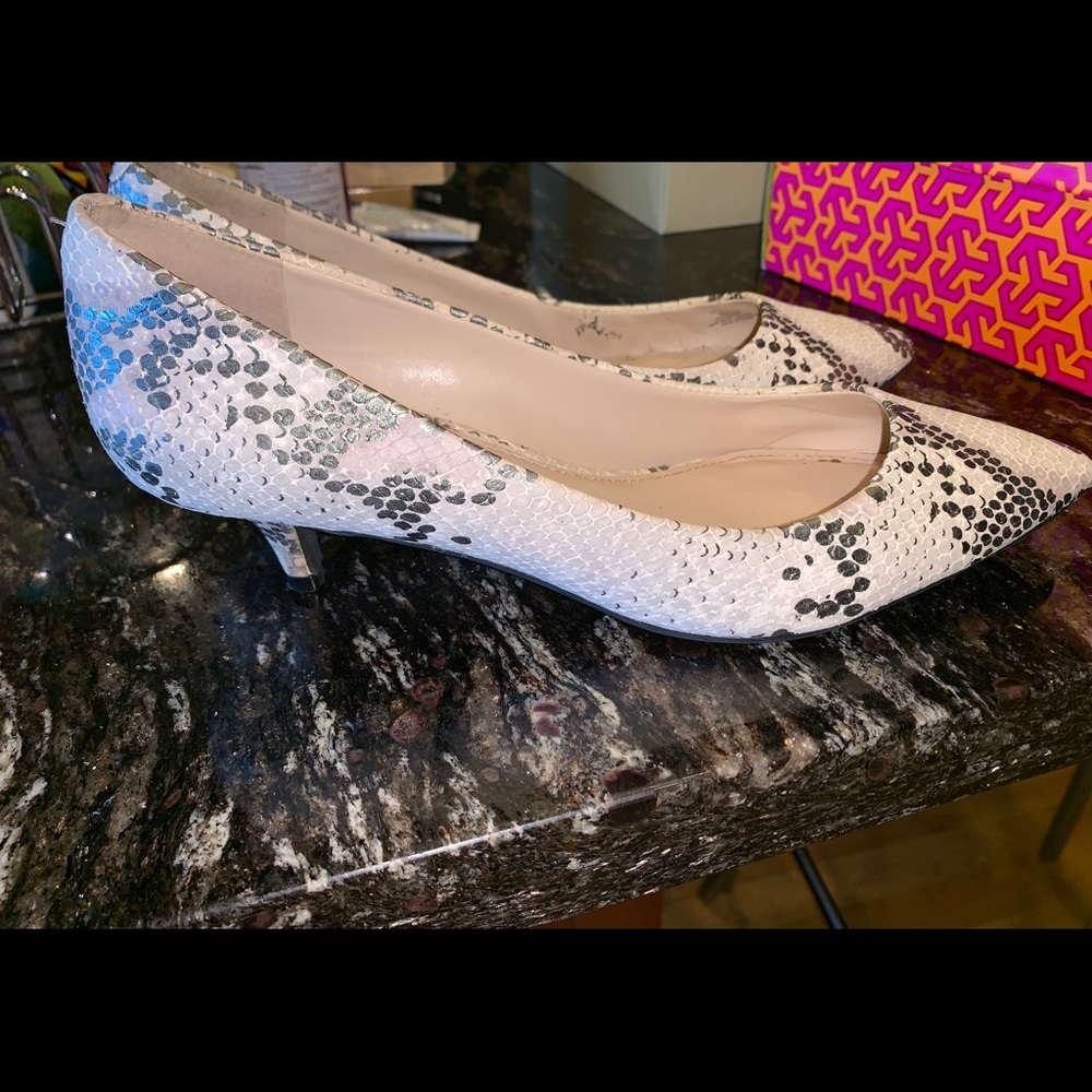 Vince Camuto Kitten Heel Snakeskin size 10!!